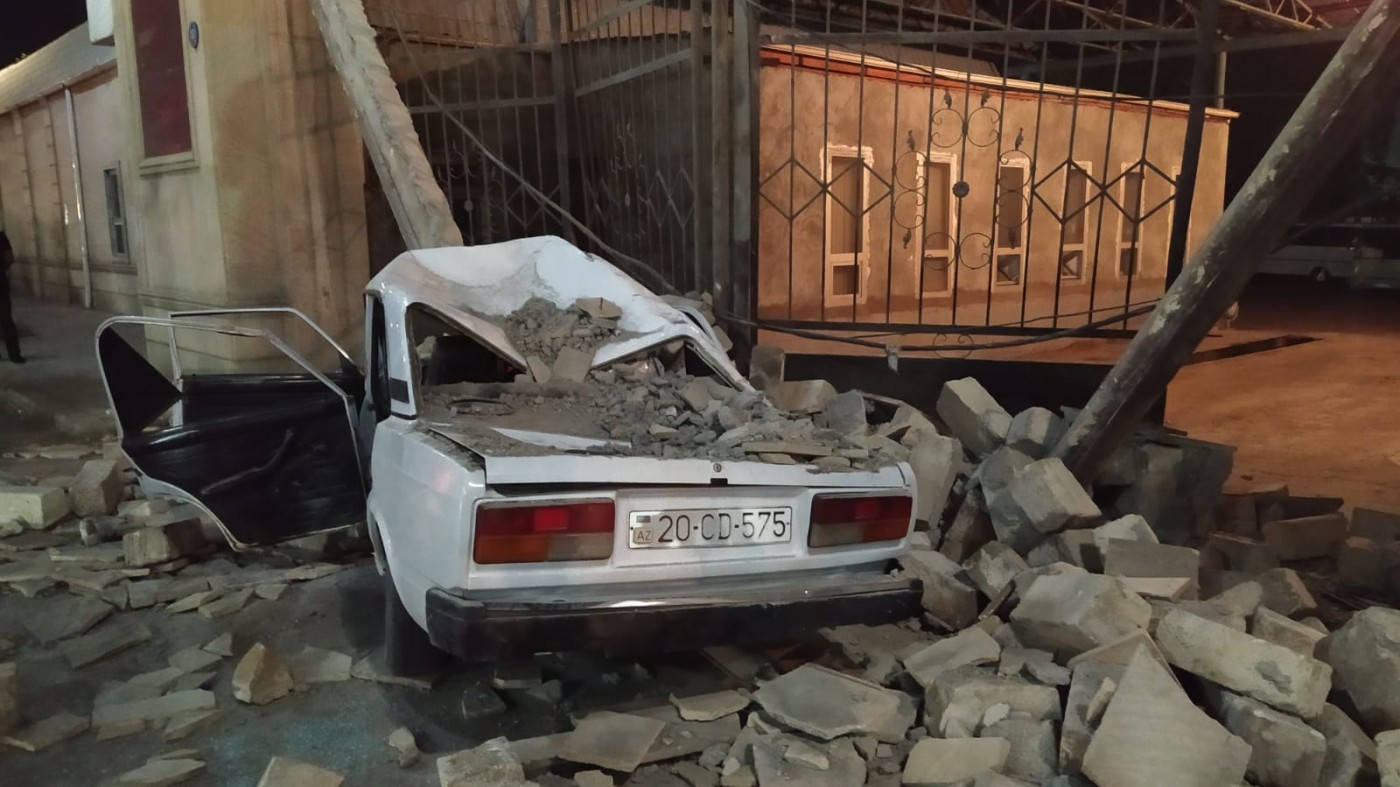 Gəncədə xəstəxana işçiləri qəzaya düşüb, xəsarət alanlar var - FOTO