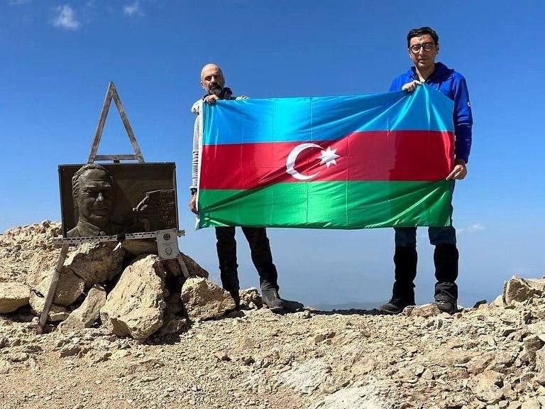 Fərid Qayıbov "Heydər Əliyev zirvəsi"nə qalxdı - FOTO