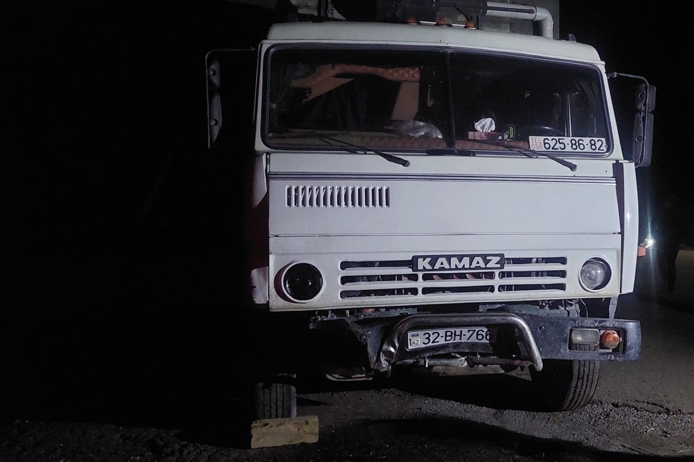 Göygöldə “KamAz”la VAZ toqquşdu: Ölən var - (FOTO) YENİLƏNİB