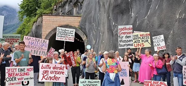 Dünyanın ən gözəl kəndi turistlər üçün yeni qayda tətbiq edib
