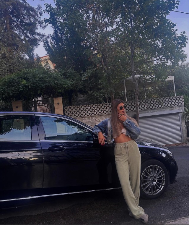 Məşhur şoumen özündən 42 yaş kiçik xanımla evlənir - FOTOLAR