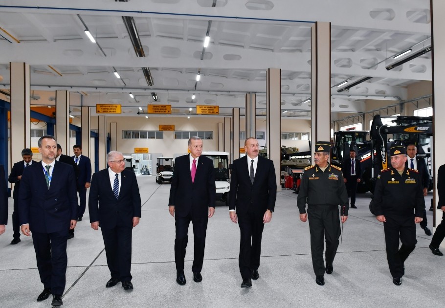 Prezidentlər Naxçıvanda hərbi kompleksin açılışında iştirak ediblər - FOTOLAR  (YENİLƏNİB)