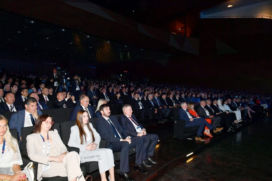 Prezident və birinci xanım Astronavtika Konqresinin açılışında - YENİLƏNİB (FOTOLAR+VİDEO)