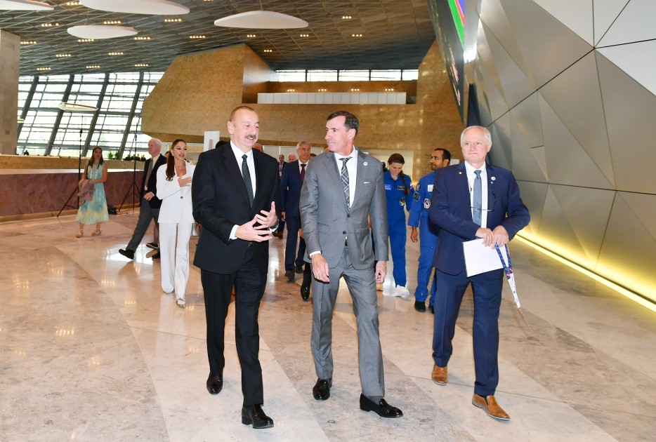 Prezident və birinci xanım Astronavtika Konqresinin açılışında - YENİLƏNİB (FOTOLAR+VİDEO)
