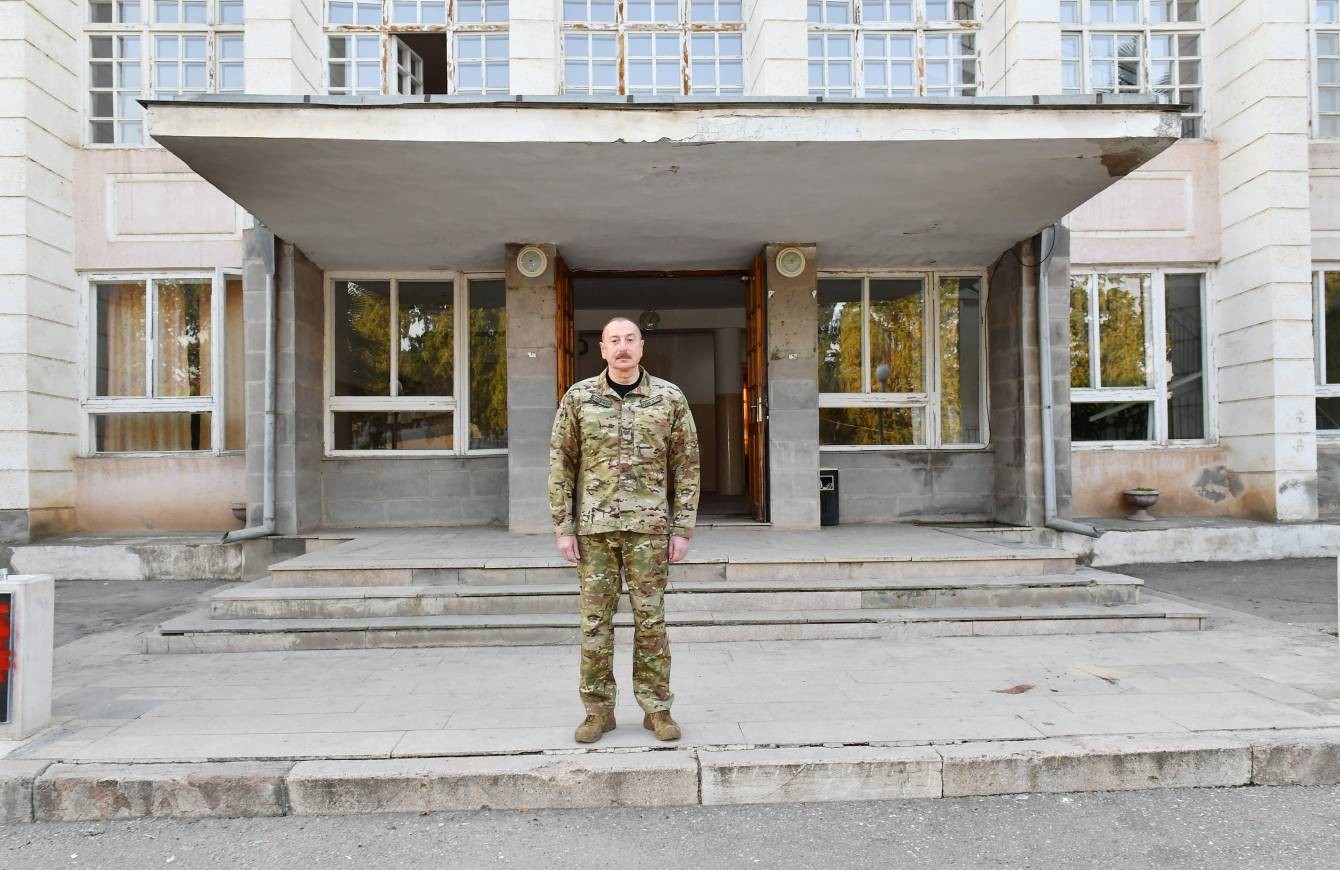 İlham Əliyev Xocavənddə Dövlət Bayrağımızı ucaltdı - YENİLƏNİB (FOTOLAR)