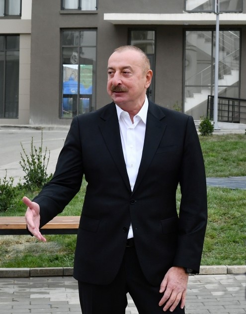 Prezident Füzuliyə köçən sakinlərlə görüşdü - FOTOLAR (YENİLƏNİB)