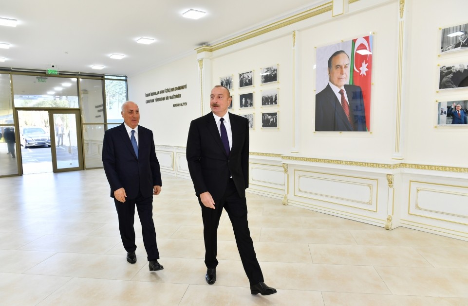 Prezident Sumqayıt şəhər stadionunda yaradılan şəraitlə tanış oldu - FOTOLAR