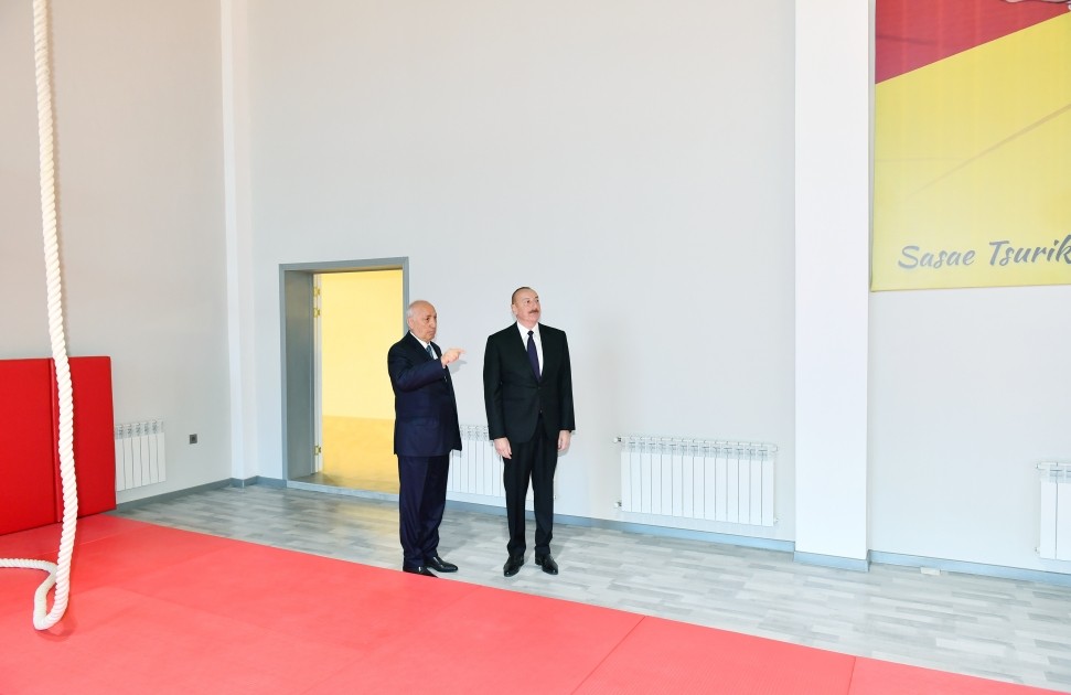 Prezident Sumqayıt şəhər stadionunda yaradılan şəraitlə tanış oldu - FOTOLAR