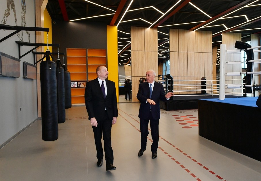 Prezident Sumqayıt şəhər stadionunda yaradılan şəraitlə tanış oldu - FOTOLAR