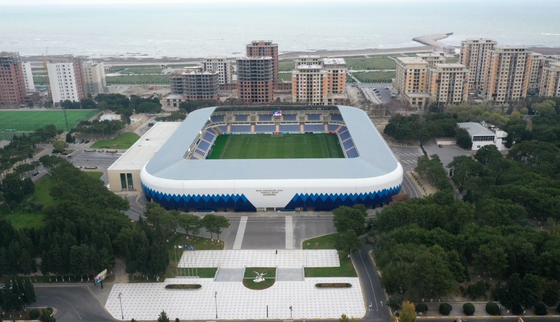 Prezident Sumqayıt şəhər stadionunda yaradılan şəraitlə tanış oldu - FOTOLAR