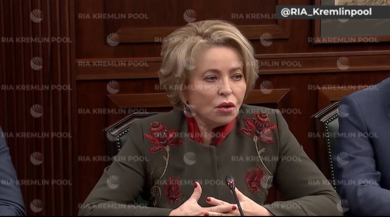 Putinlə görüşdə geyimi ilə diqqət çəkdi - FOTOLAR