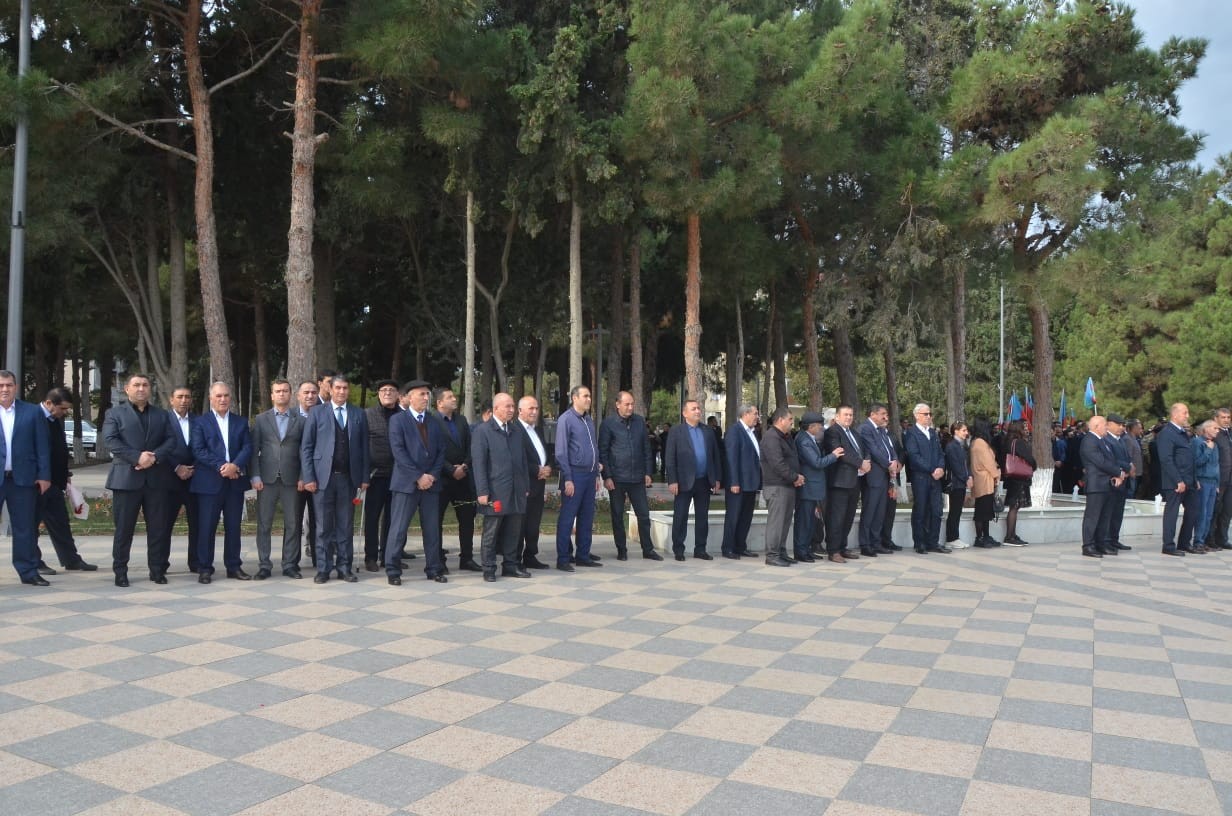 Qubadlının icra başçısı şəhidin məzarını ziyarət etdi - FOTOLAR