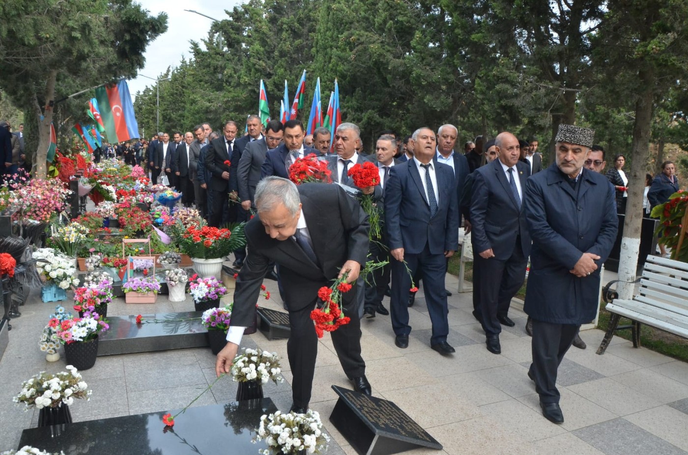 Qubadlının icra başçısı şəhidin məzarını ziyarət etdi - FOTOLAR