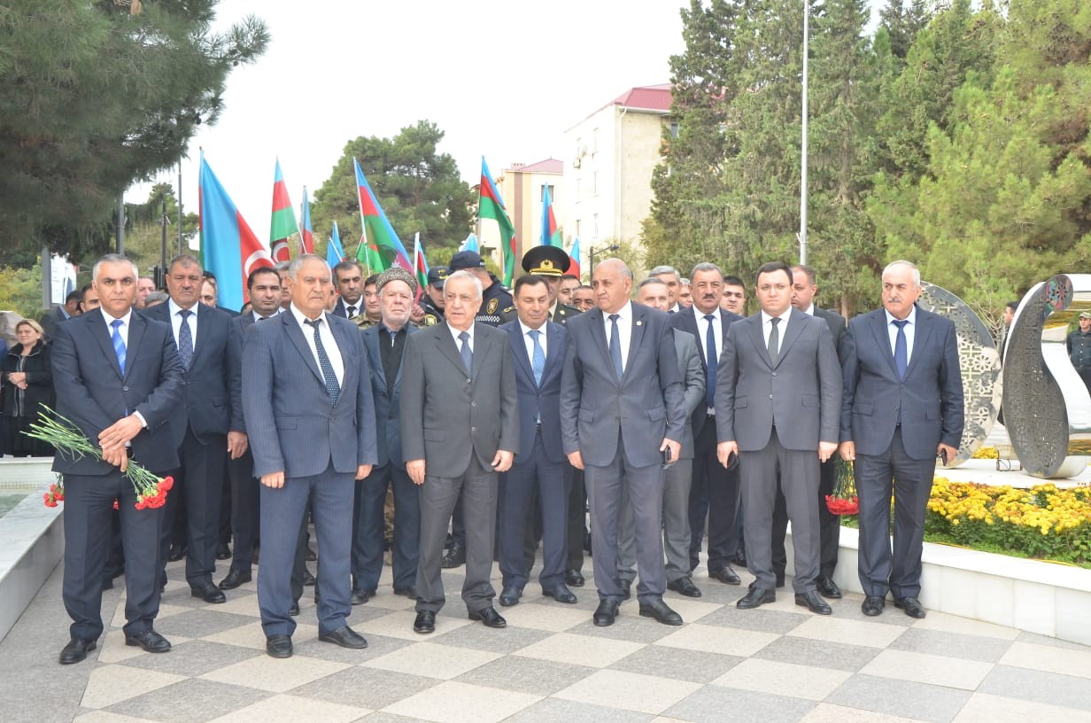 Qubadlının icra başçısı şəhidin məzarını ziyarət etdi - FOTOLAR