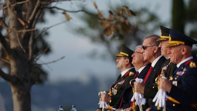 Ərdoğan İstanbul boğazındakı möhtəşəm paradı izlədi - VİDEO