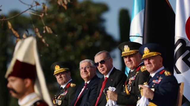Ərdoğan İstanbul boğazındakı möhtəşəm paradı izlədi - VİDEO
