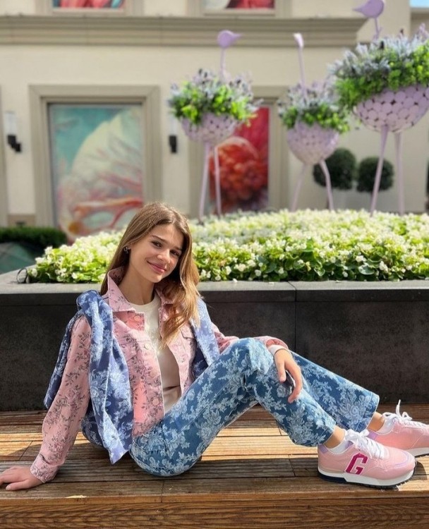 "Ufak tefek cinayətlər"in azyaşlı ulduzu yeni serialda - FOTO