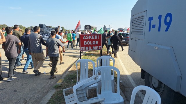 Türkiyədə aksiyaçılar ABŞ hərbi bazasına girməyə cəhd etdilər - FOTOLAR