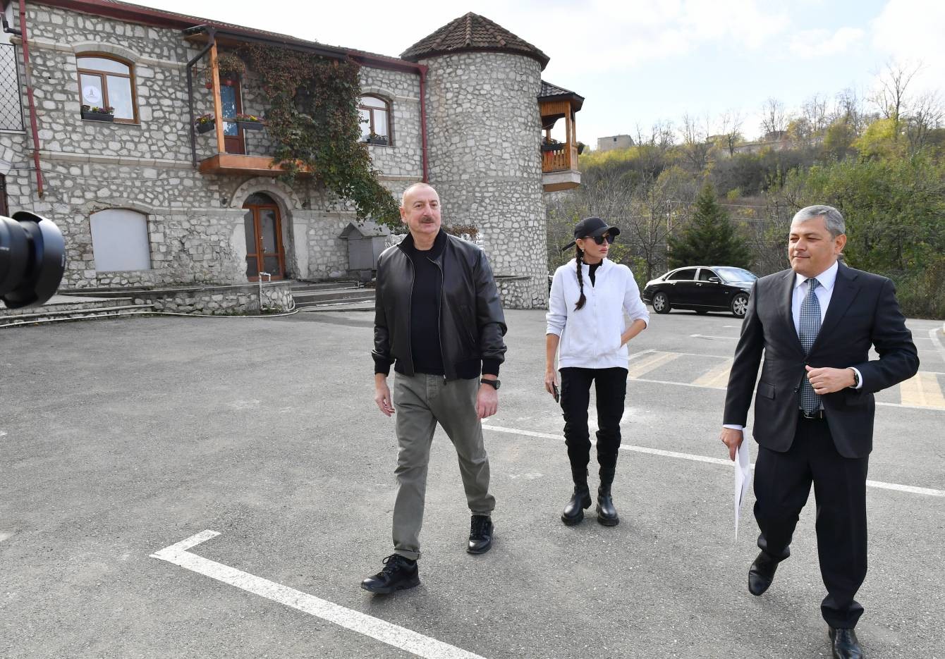 İlham Əliyev Şuşada Qala divarına və ətraf əraziyə baxış keçirib (FOTOLAR)