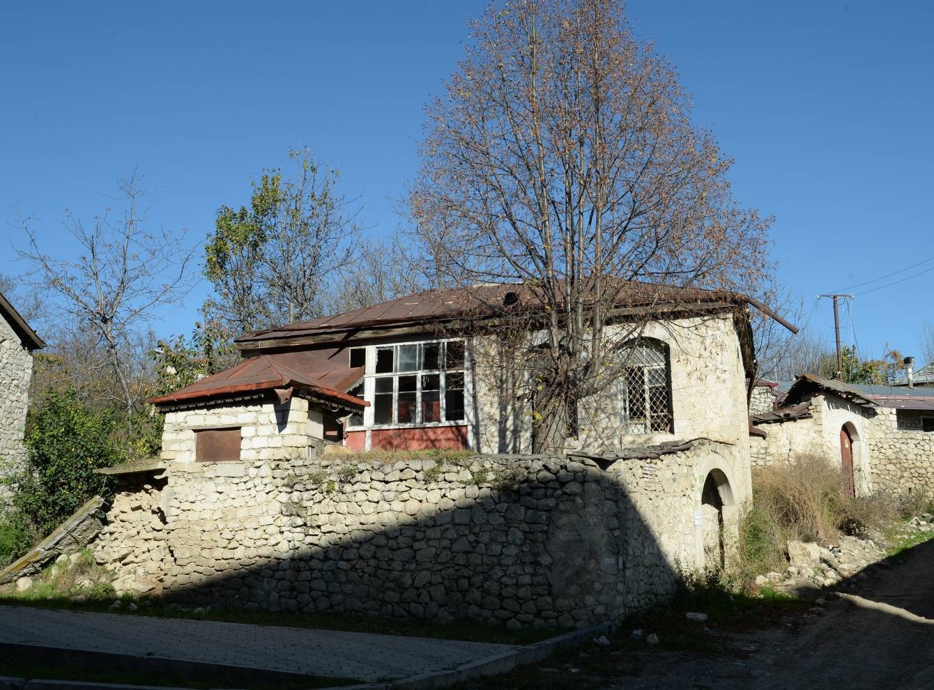 Prezidentlə xanımı Pənahəli xan küçəsindəki layihələrlə tanış oldu (FOTOLAR)