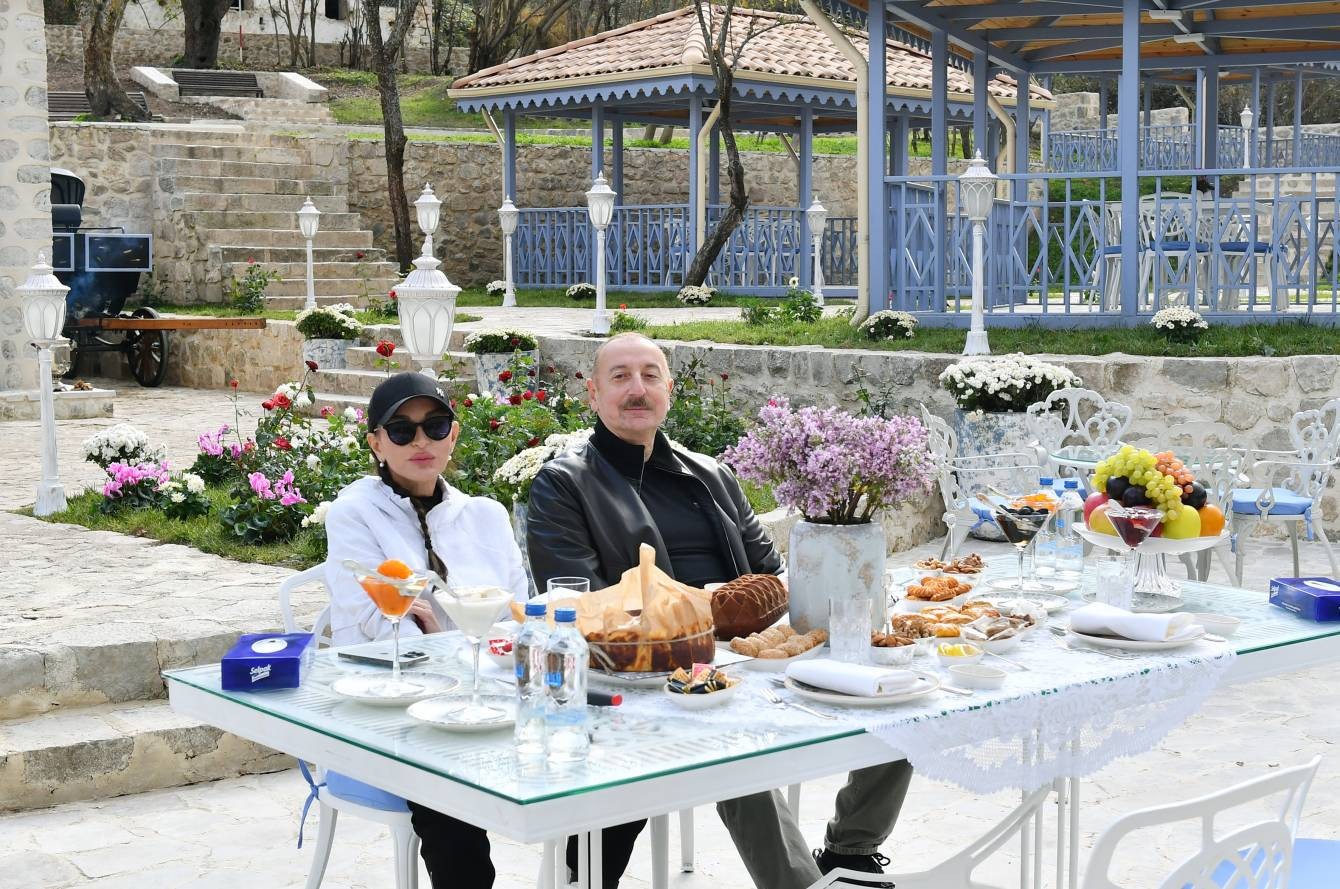 Prezident və birinci xanım Şuşada “Yasəmən” hotelinin açılışında (FOTOLAR)