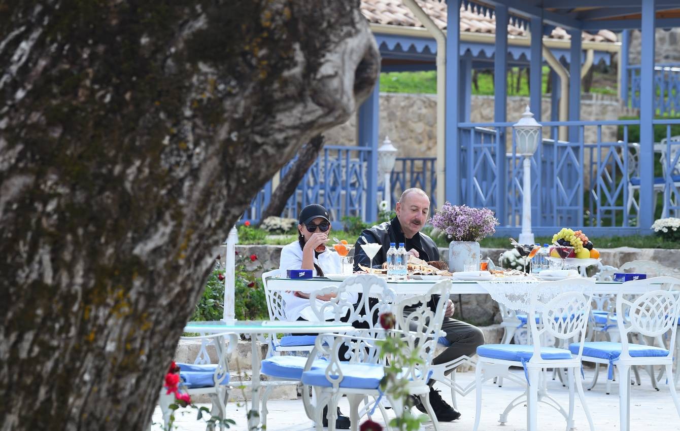 Prezident və birinci xanım Şuşada “Yasəmən” hotelinin açılışında (FOTOLAR)
