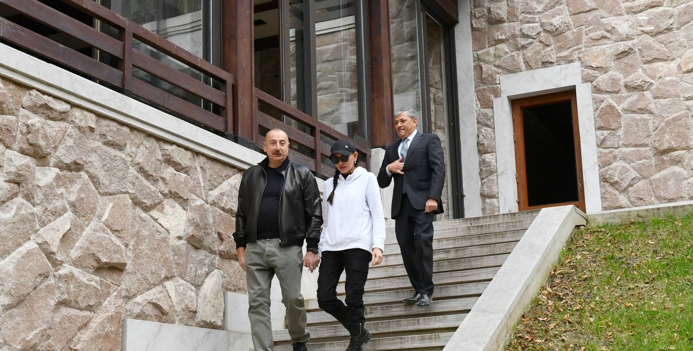 Prezident və birinci xanım Şuşada İsa bulağında (FOTOLAR)