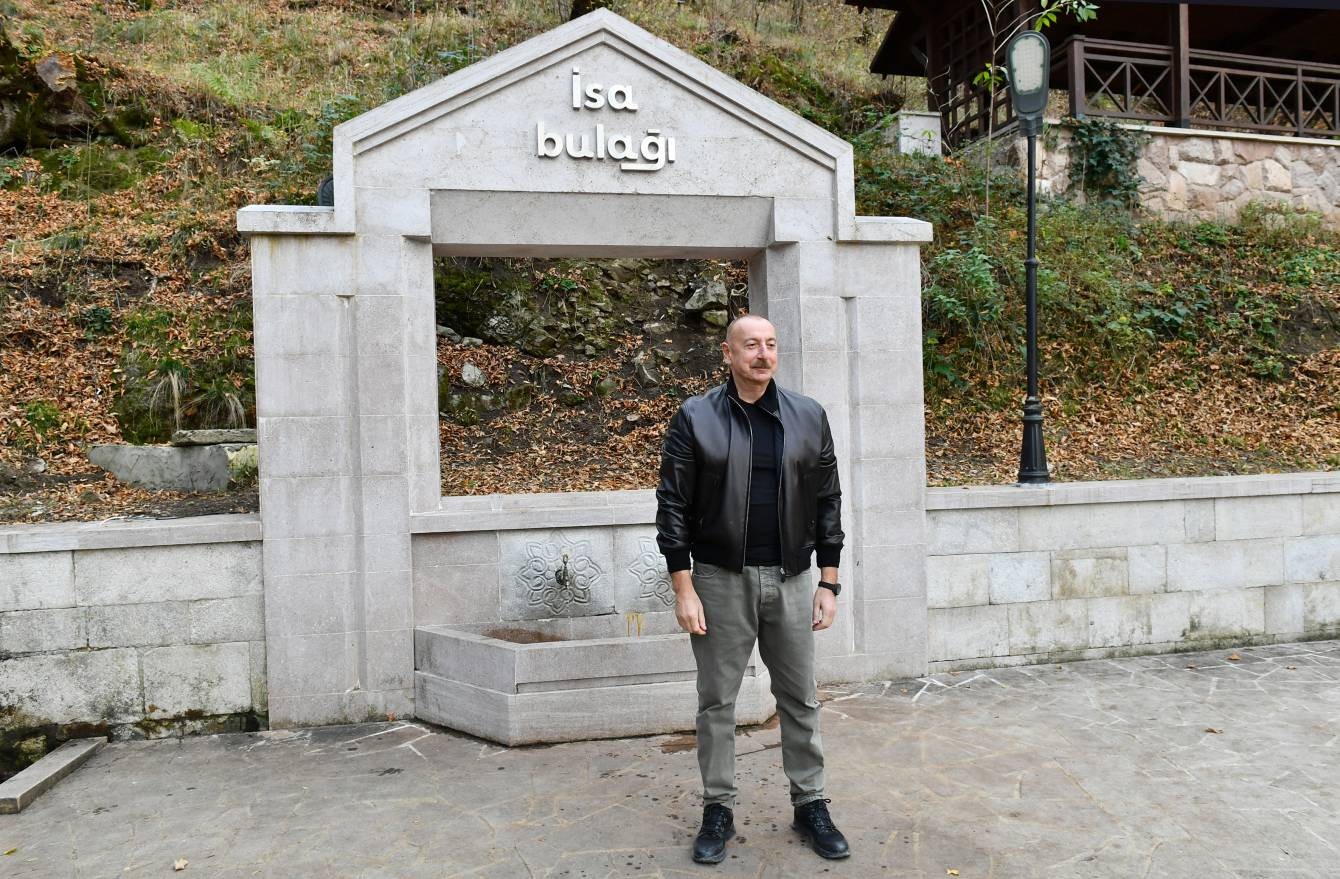 Prezident və birinci xanım Şuşada İsa bulağında (FOTOLAR)