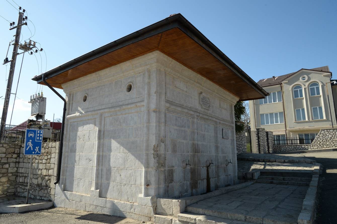 Prezident Şuşada Mamayı məscidində aparılan bərpa işləri ilə tanış olub - FOTOLAR (YENİLƏNİB)