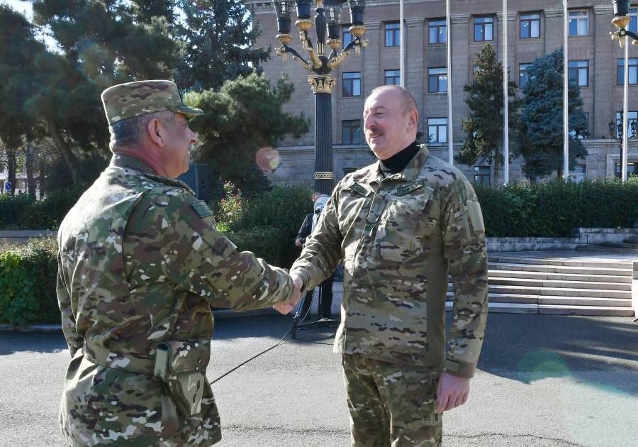 Prezident və birinci xanım Xankəndi şəhərində keçirilən hərbi paradda iştirak ediblər - YENİLƏNİB (FOTOLAR)