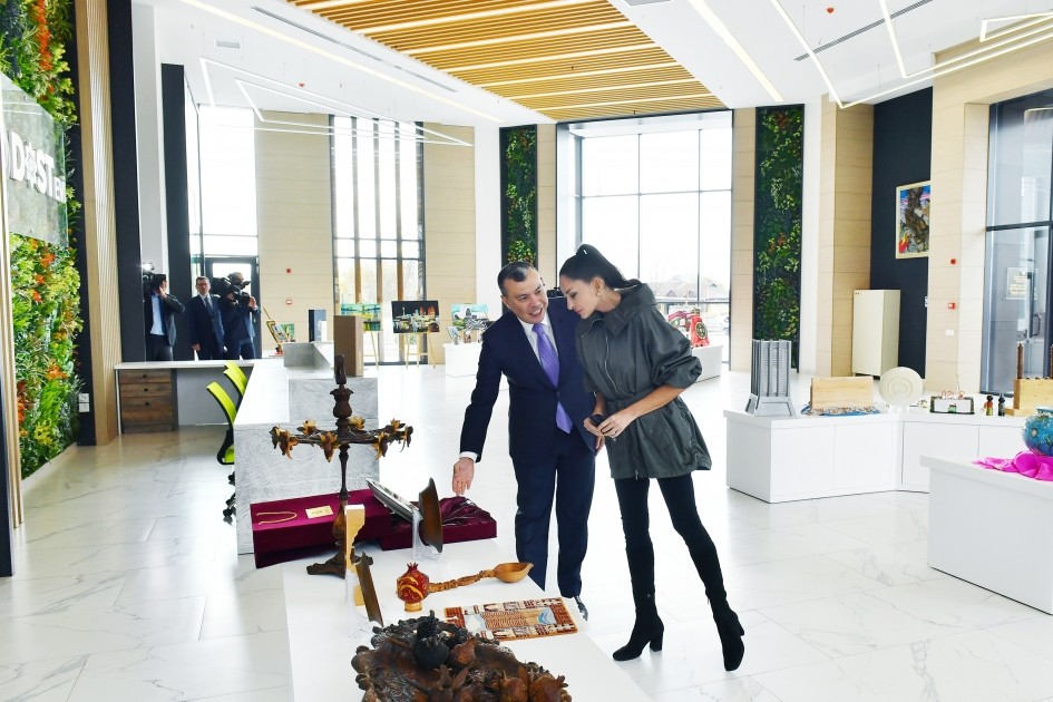 İlham Əliyev və xanımı “DOST EVİ” filialının açılışında - FOTOLAR (YENİLƏNİB)