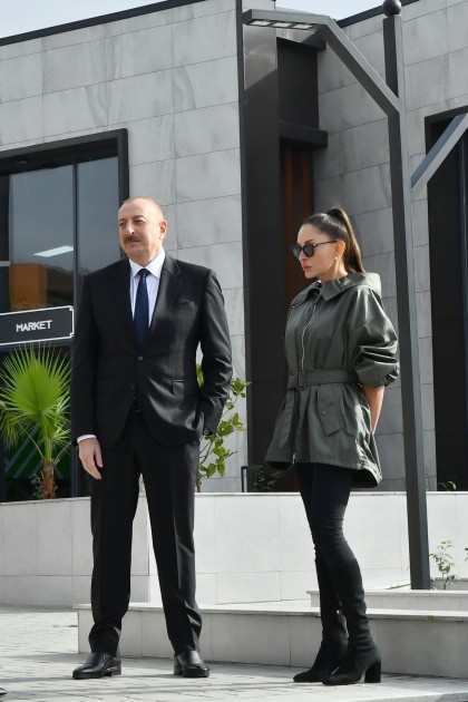 İlham Əliyev və xanımı “DOST EVİ” filialının açılışında - FOTOLAR (YENİLƏNİB)