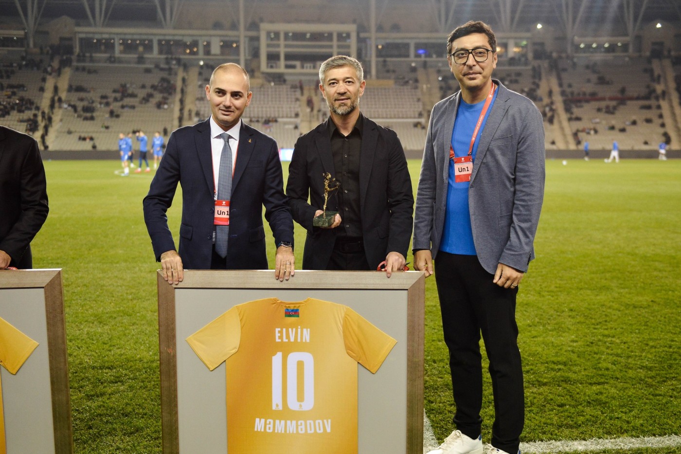 Karyeralarını bitirən futbolçular təltif edildilər - FOTOLAR
