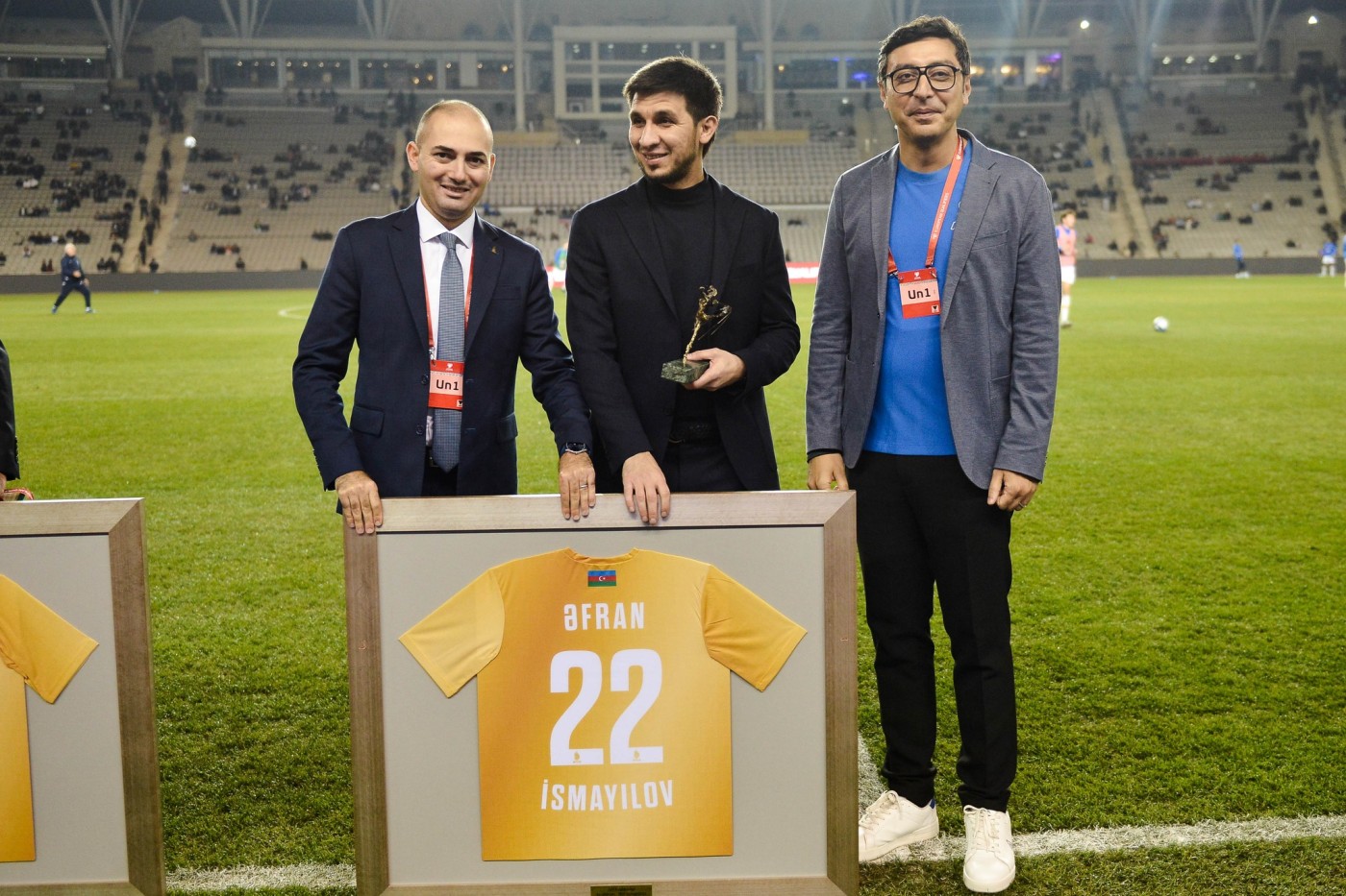 Karyeralarını bitirən futbolçular təltif edildilər - FOTOLAR