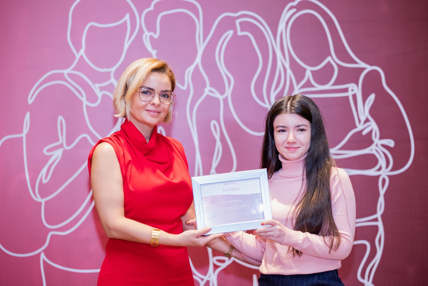 "Qırmızı Ürəklər Təhsil Təqaüd Proqramı-2023"ün qalibləri  mükafatlandırıldı - FOTOLAR