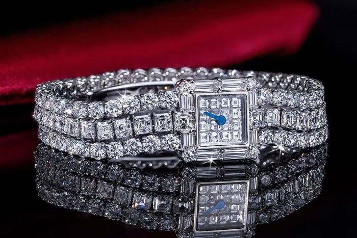 Rihannanın bahalı topuq saatı - FOTOLAR