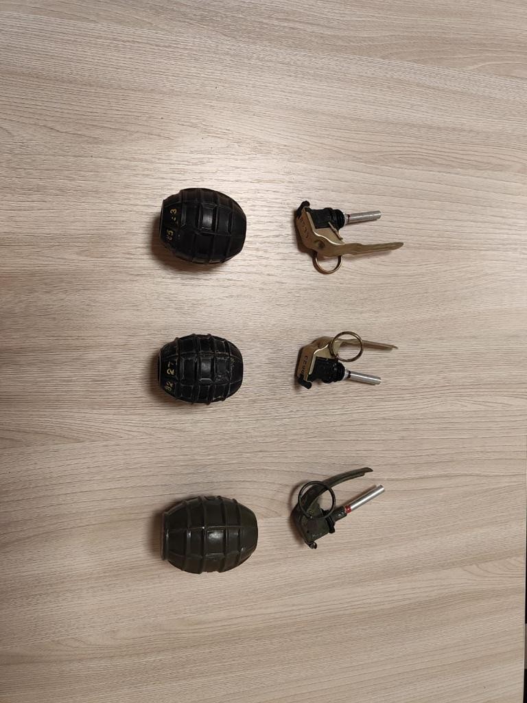 Duz gölünün yaxınlığında əl qumbaraları tapıldı (FOTO)