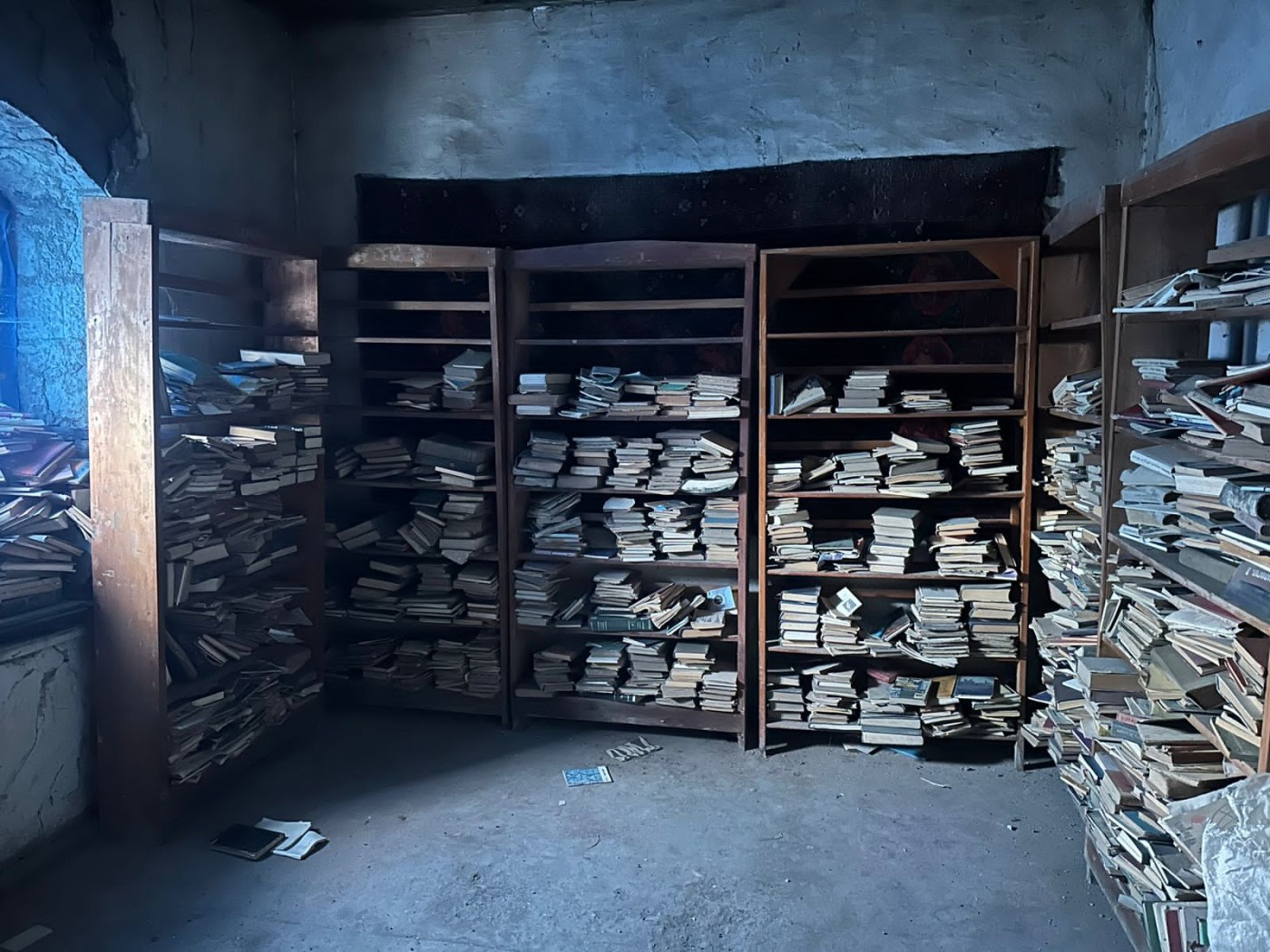 Xocalıda kitabxanadan silah-sursat tapıldı - FOTOLAR