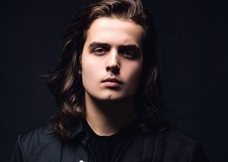 Sofiya Rotaru nəvəsini Ukraynadan çıxardı