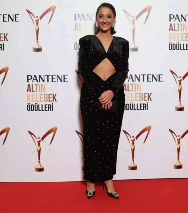 Türkiyəli ulduzlar qırmızı xalça üzərində göz qamaşdırdılar - FOTOLAR