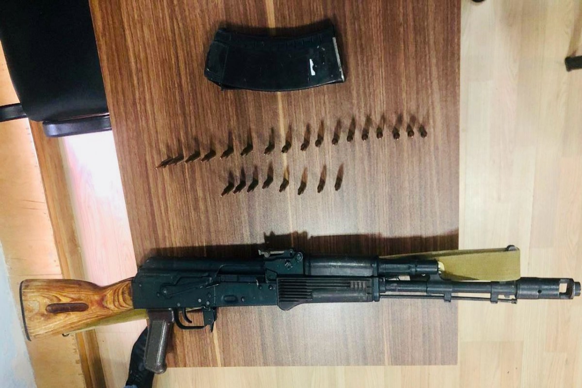Tikintidə tapılan avtomat polisə təhvil verildi - FOTO