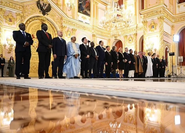 Putin yeni səfirləri ona yaxınlaşmağa qoymadı - FOTOLAR (VİDEO)
