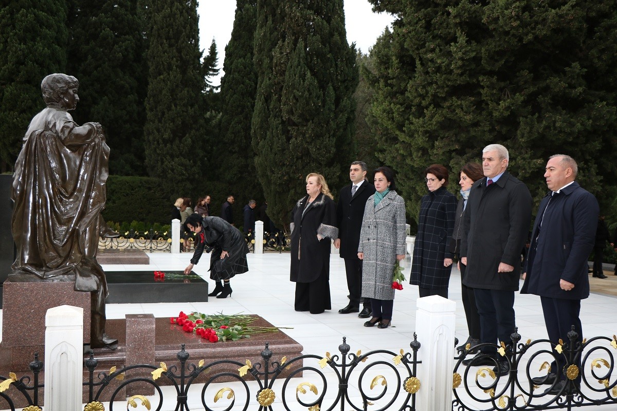 AzMİU-da Ümummilli Lider Heydər Əliyevin anım günü keçirilib - FOTOLAR