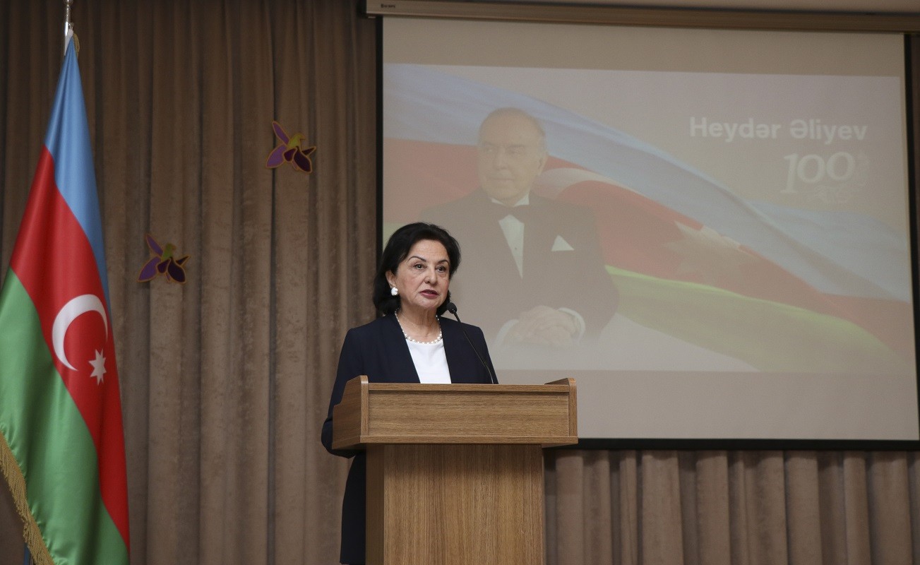 AzMİU-da Ümummilli Lider Heydər Əliyevin anım günü keçirilib - FOTOLAR
