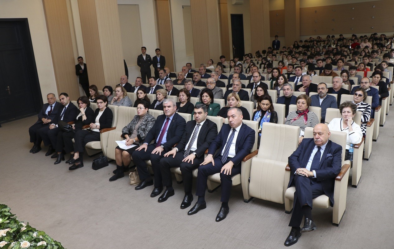 AzMİU-da Ümummilli Lider Heydər Əliyevin anım günü keçirilib - FOTOLAR