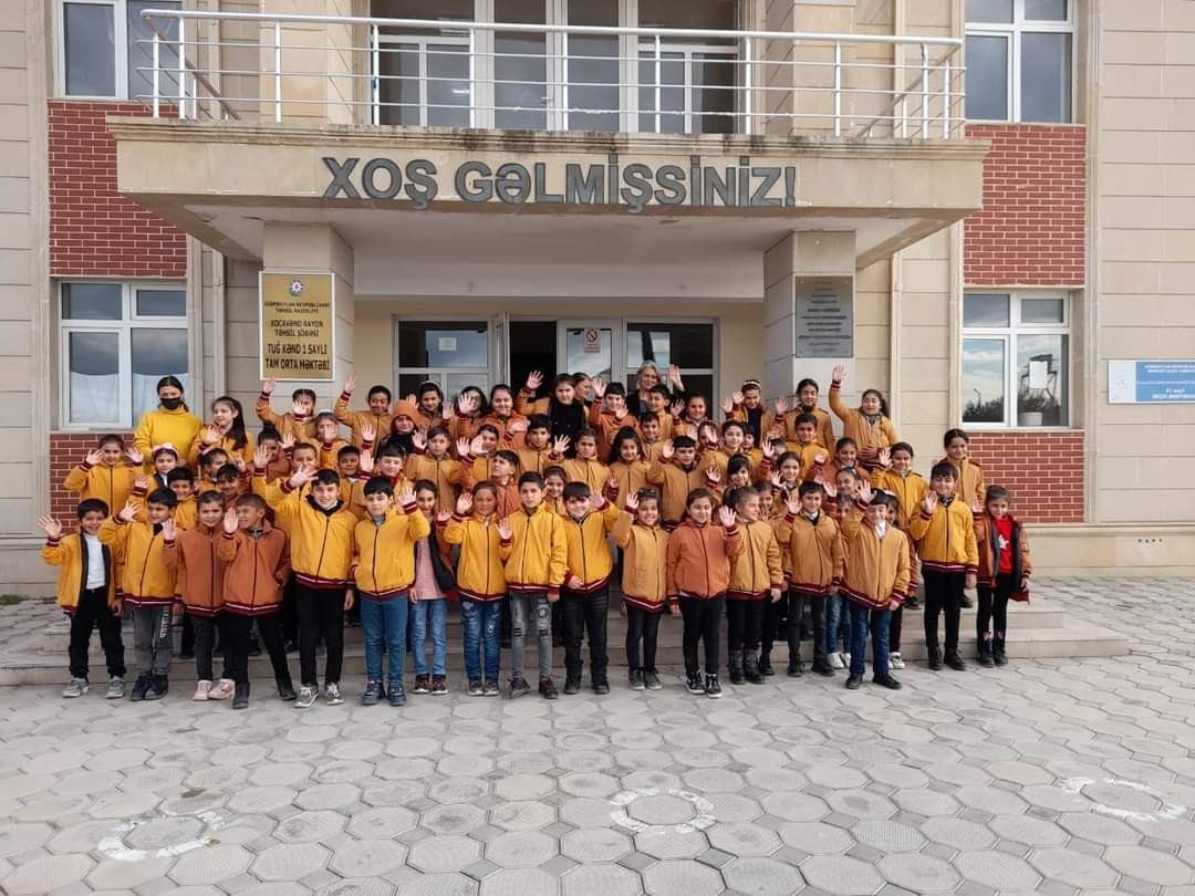 Məcburi köçkün şagirdlərə qış geyimləri paylanıb - FOTOLAR