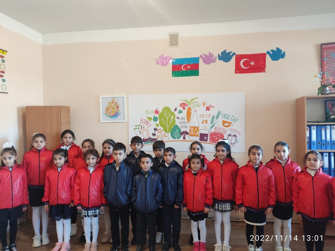 Məcburi köçkün şagirdlərə qış geyimləri paylanıb - FOTOLAR