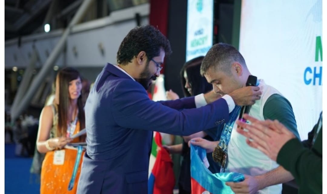 Yaddaşı ilə dünyanı heyrətə salan azərbaycanlı çempion oldu (FOTO)