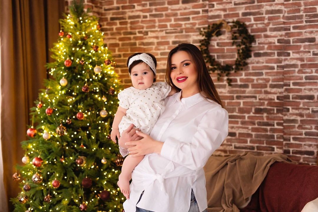 Sevda ilk dəfə qızının üzünü göstərdi - FOTOLAR