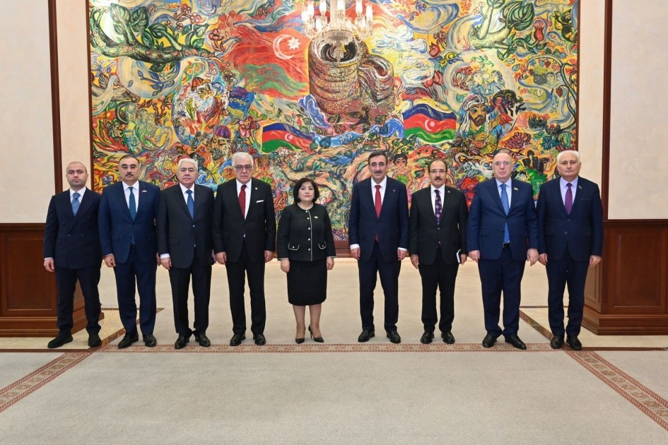 Cevdet Yılmaz Milli Məclisdə olub - FOTOLAR